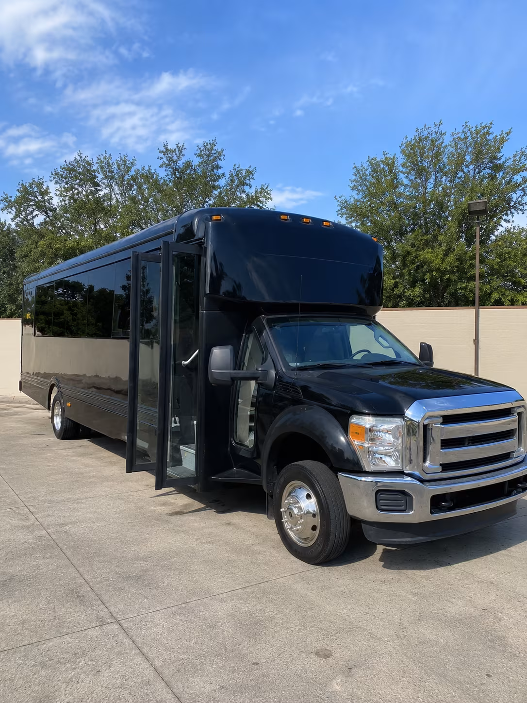 redondo beach 20 passenger party bus